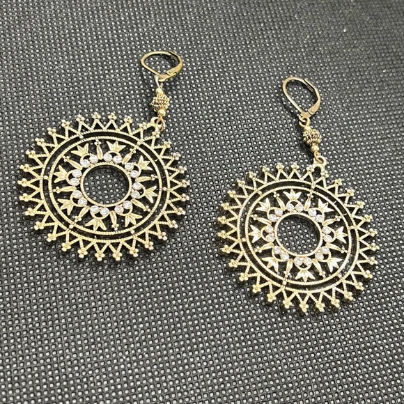 Express Mandala inspired aged gold toned rhinestone  round boho dangle earrings - Picture 5 of 7